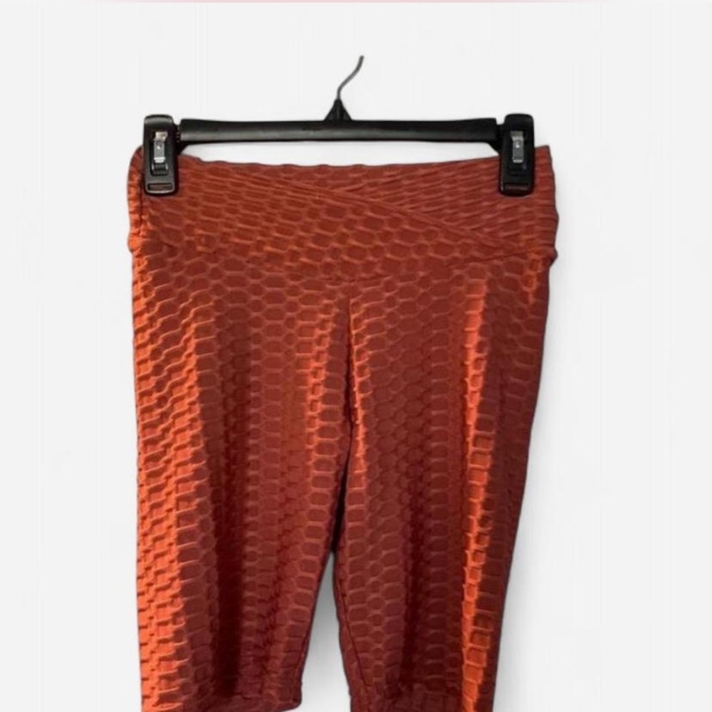Textured Scrunch Biker Shorts - Picture 3 of 4